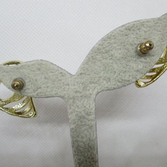 Seashell Pierced Earrings Gold Tone Metal - Picture 5 of 6